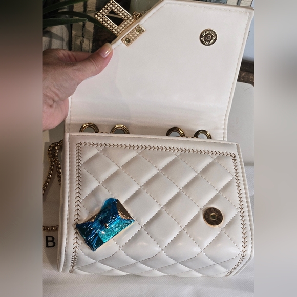 Bond & Mason "The Sasha" White Quilted Crossbody Bag - Picture 8 of 11